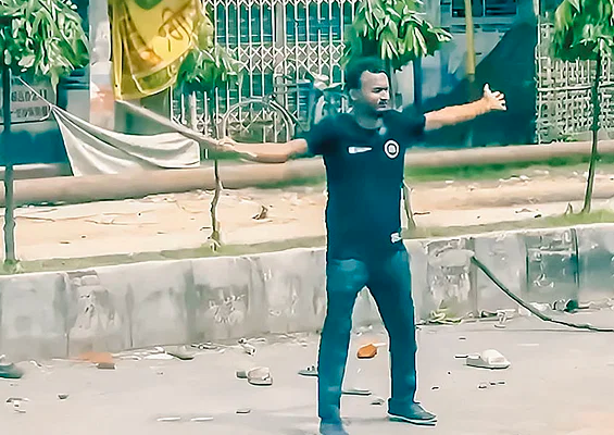 তুহিন ওয়াদুদ | আবু সাঈদ হত্যাকাণ্ড: মানুষ যা দেখছে, মামলার বাদী কি তা দেখেননি
