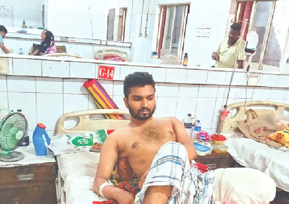 পেটে গুলি, বুকে গুলি, পায়ে গুলি, কাতরাচ্ছেন তাঁরা