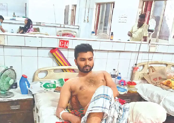 পেটে গুলি, বুকে গুলি, পায়ে গুলি, কাতরাচ্ছেন তাঁরা